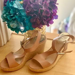 Neutral wedge with rope detailing